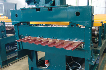 Ножницы гильотинные в составе автоматической линии по производсту профлиста